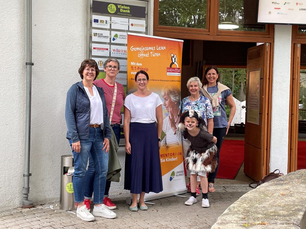 Das MENTOR-Team nach dem Besuch von "Heidi" mit Lesekindern und Lesementoren auf der Naturbühne in Trebgast